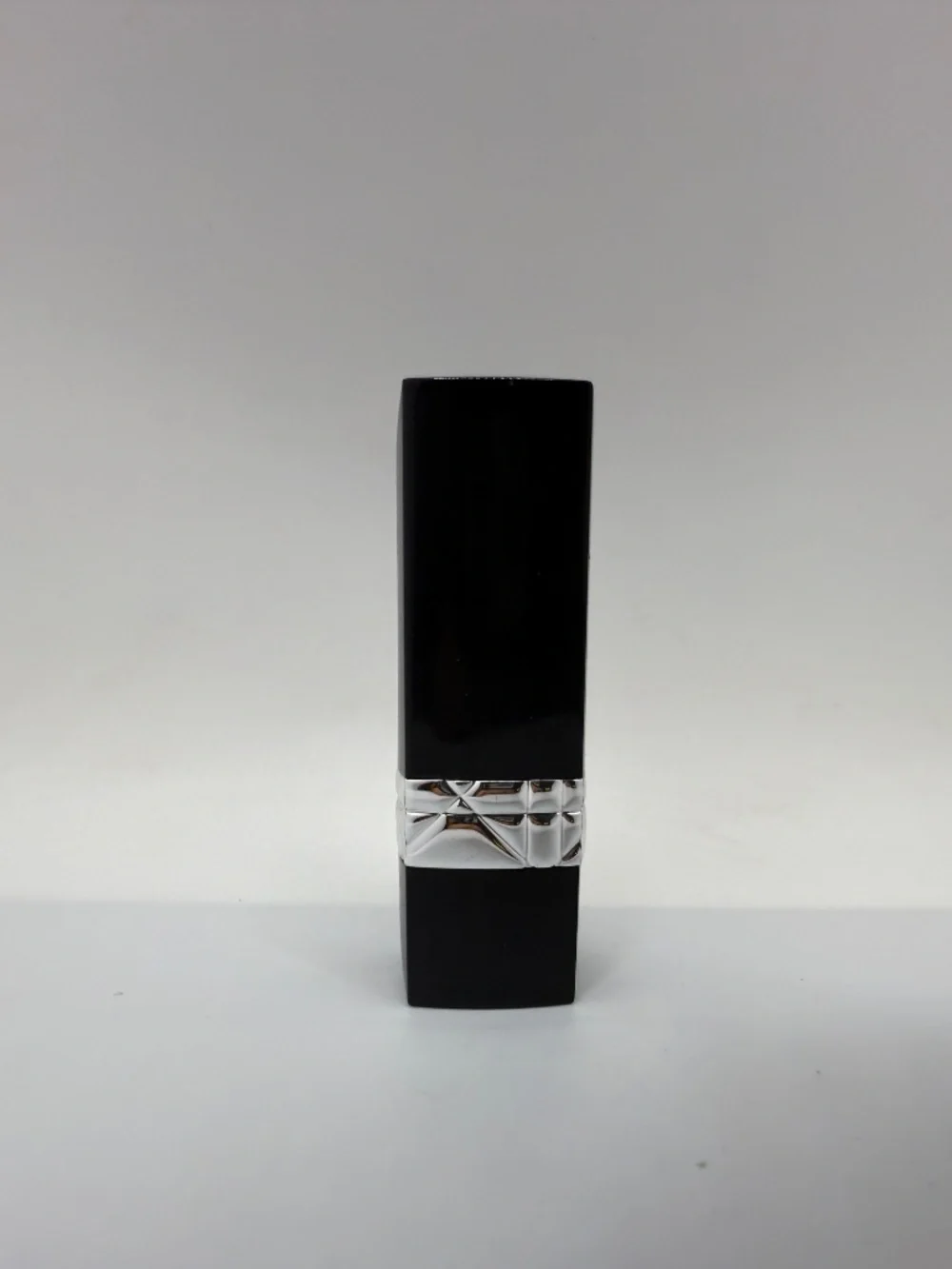 GORGEOUS NWB-CHRSTIAN DIOR ROUGE 999 VELVET LIP STICK! (MADE IN FRANCE)